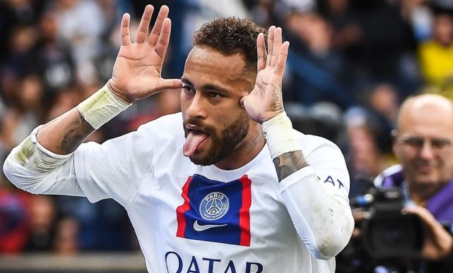 内马尔意外战胜法国队，重要助攻引爆全场！